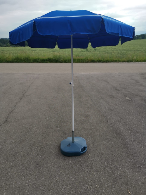 Sonnenschirm mit Sockel